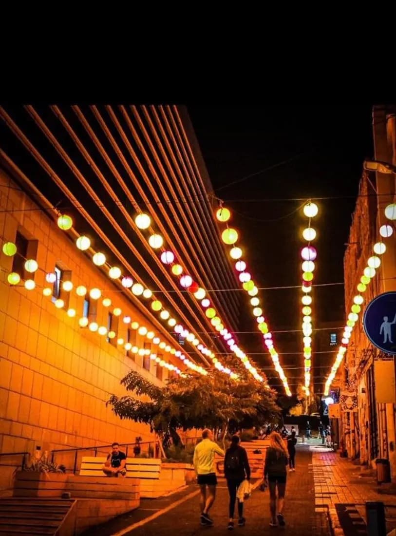 Coffee under strung lights, at the hour the quarter does not.